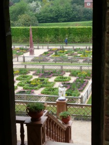 Kenilworth Castle Tudor Garden